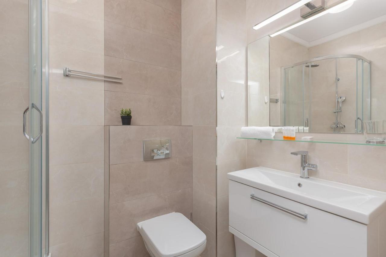 Dzielna Apartment Warsaw Wola By Noclegi Renters Esterno foto