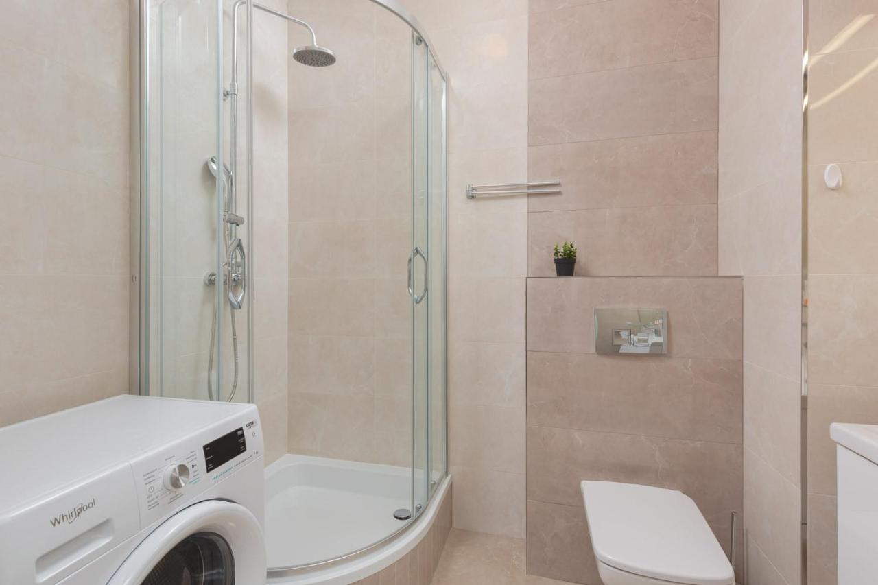 Dzielna Apartment Warsaw Wola By Noclegi Renters Esterno foto